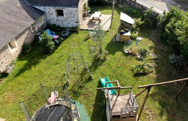 MAISON EN PIERRE PLAIN-PIED 4 CHAMBRES + BUREAU + DEPENDANCES + JARDIN