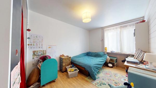 MAISON EN PIERRE PLAIN-PIED 4 CHAMBRES + BUREAU + DEPENDANCES + JARDIN