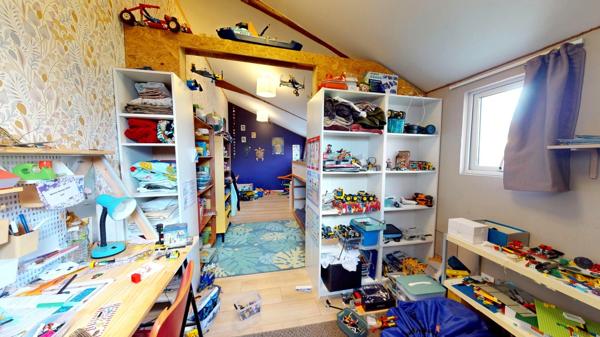 MAISON EN PIERRE PLAIN-PIED 4 CHAMBRES + BUREAU + DEPENDANCES + JARDIN
