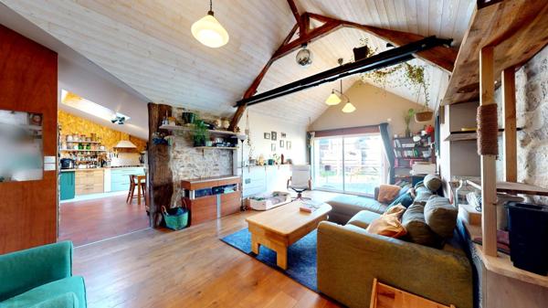 MAISON EN PIERRE PLAIN-PIED 4 CHAMBRES + BUREAU + DEPENDANCES + JARDIN
