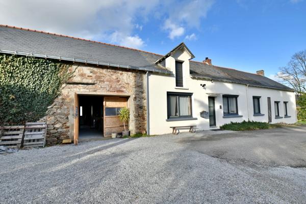 MAISON EN PIERRE PLAIN-PIED 4 CHAMBRES + BUREAU + DEPENDANCES + JARDIN