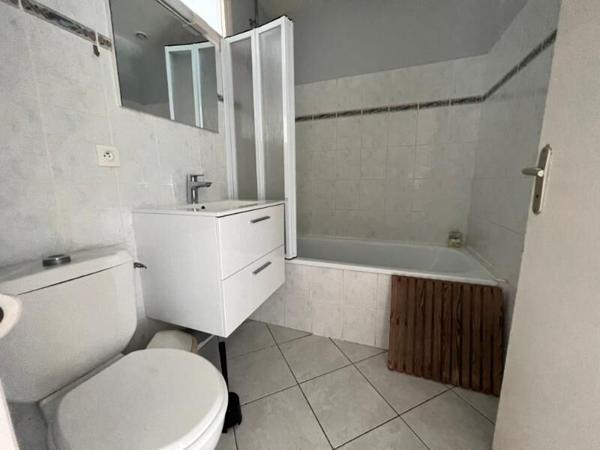 Maison à louer Séné 3 pièces 51 m2 meublée - parking