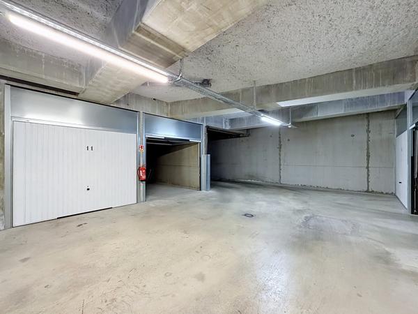Parking
        
        - 14 m² 24 900 € *