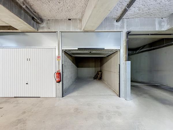 Parking
        
        - 14 m² 24 900 € *