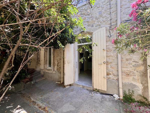 NIMES CENTRE - SECTEUR GAMBETTA - PROCHE ECUSSON - 1 CHAMBRE - INVESTISSEUR