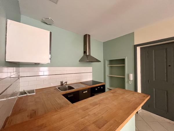 NIMES CENTRE - SECTEUR GAMBETTA - PROCHE ECUSSON - 1 CHAMBRE - INVESTISSEUR