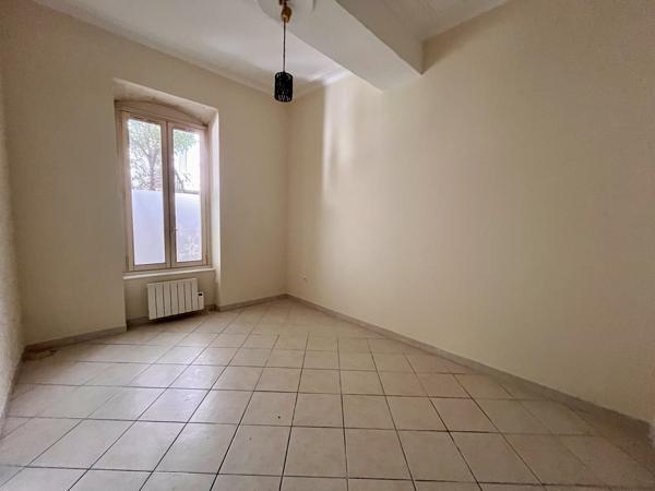 NIMES CENTRE - SECTEUR GAMBETTA - PROCHE ECUSSON - 1 CHAMBRE - INVESTISSEUR