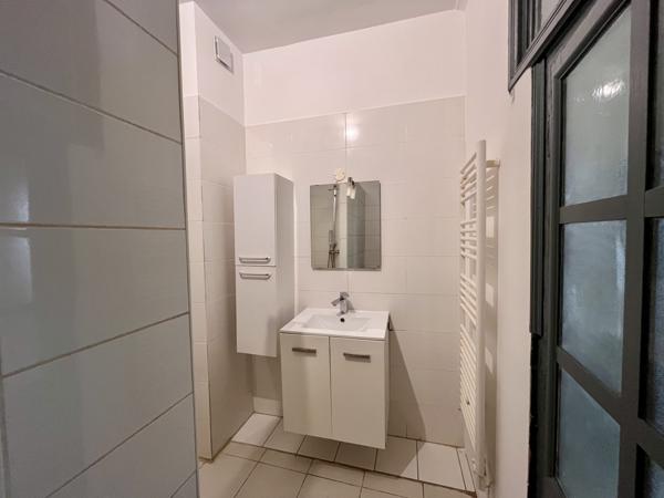 NIMES CENTRE - SECTEUR GAMBETTA - PROCHE ECUSSON - 1 CHAMBRE - INVESTISSEUR