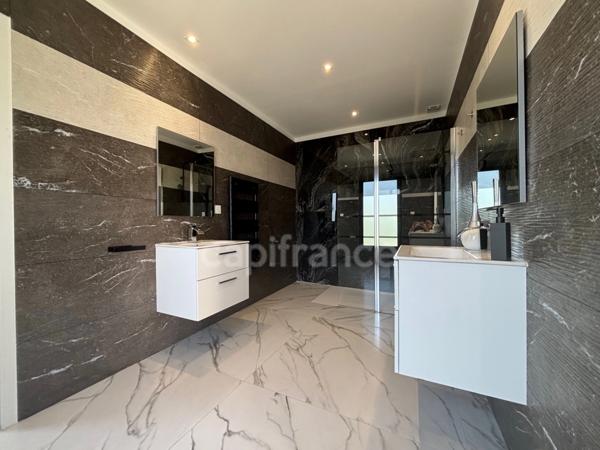 GRAU D'AGDE, VILLA CONTEMPORAINE P7 AVEC DOUBLE GARAGE, PRESTATIONS LUXUEUSES PROCHE MER, SECTEUR CALME