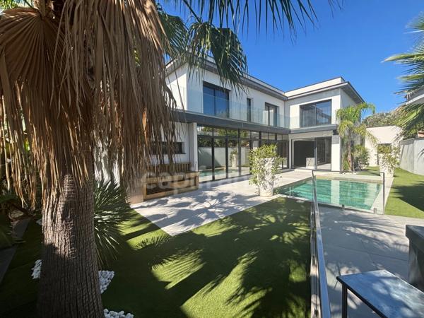 GRAU D'AGDE, VILLA CONTEMPORAINE P7 AVEC DOUBLE GARAGE, PRESTATIONS LUXUEUSES PROCHE MER, SECTEUR CALME