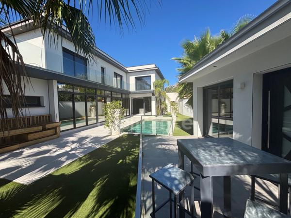 GRAU D'AGDE, VILLA CONTEMPORAINE P7 AVEC DOUBLE GARAGE, PRESTATIONS LUXUEUSES PROCHE MER, SECTEUR CALME