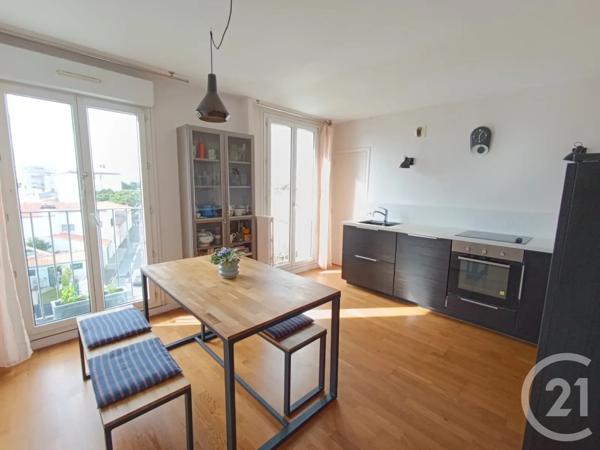 Appartement T4 à vendre  4 pièces - 76 m 2   LA ROCHELLE  - 17