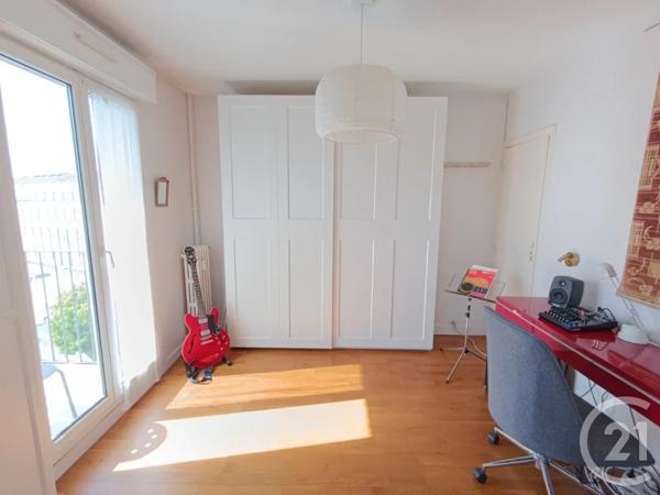 Appartement T4 à vendre  4 pièces - 76 m 2   LA ROCHELLE  - 17