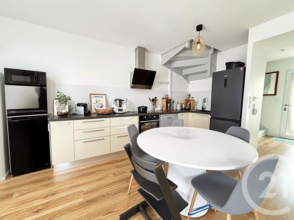 Appartement F3 à vendre  3 pièces - 70 m 2   BEGLES  - 33