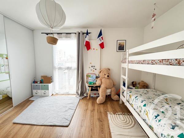 Appartement F3 à vendre  3 pièces - 70 m 2   BEGLES  - 33