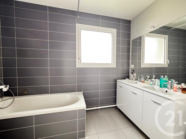 Appartement F3 à vendre  3 pièces - 70 m 2   BEGLES  - 33