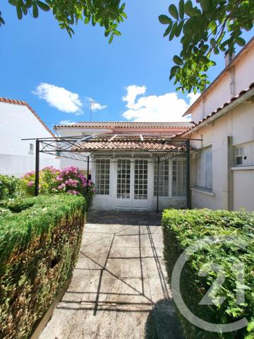Maison à vendre  4 pièces - 79,49 m 2   ROCHEFORT  - 17