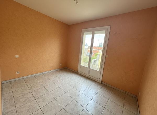 À VENDRE VILLA PLAIN-PIED 2 FACES DE 75 M2 AVEC GARAGE ET JARDIN