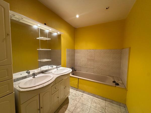 À VENDRE VILLA PLAIN-PIED 2 FACES DE 75 M2 AVEC GARAGE ET JARDIN