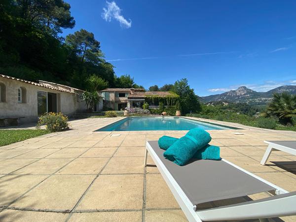 Maison Vence 10 pièce(s) 315 m2