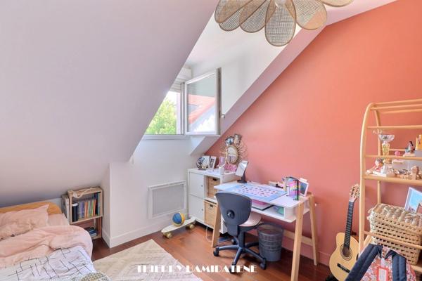 COTEAUX LIMITE SANNOIS DERNIER ETAGE TRES BEL APPARTEMENT DUPLEX TERRASSE 4 PIECES 80M2 3 CHAMBRES DOUBLE PARKING EN S/SOL