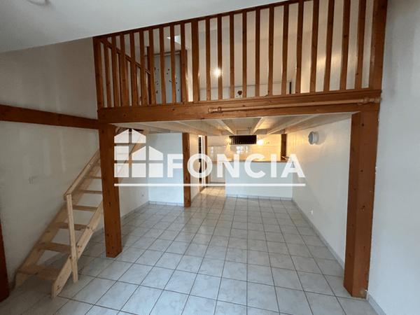 Location Studio 27.2 m² - 12 RUE DU DOLMEN Poitiers 86000