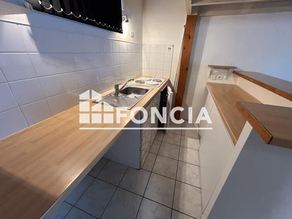 Location Studio 27.2 m² - 12 RUE DU DOLMEN Poitiers 86000