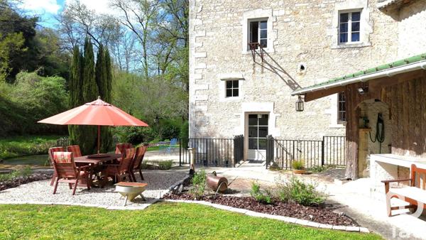 Moulin 20 pièces de 658 m² à Bourg-Charente (16200)