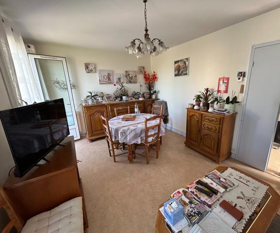 Maison
         5 pièces
        - 107 m² 172 000 € *