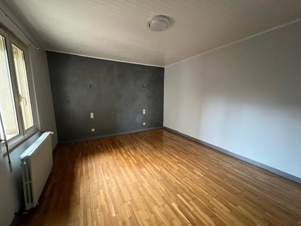 Ensemble immobilier maison + local aménageable en logement - Port Ste Marie