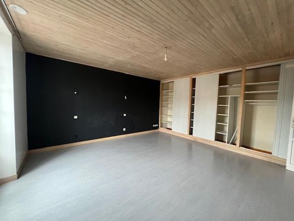 Ensemble immobilier maison + local aménageable en logement - Port Ste Marie