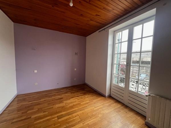 Ensemble immobilier maison + local aménageable en logement - Port Ste Marie