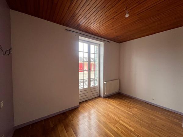 Ensemble immobilier maison + local aménageable en logement - Port Ste Marie