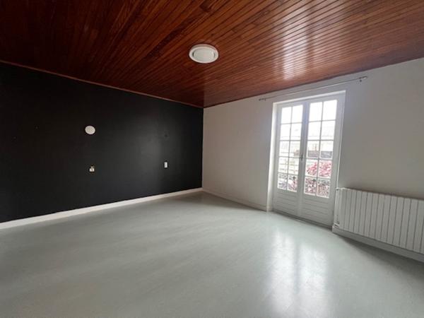 Ensemble immobilier maison + local aménageable en logement - Port Ste Marie