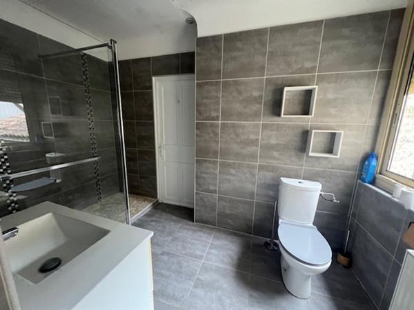 Ensemble immobilier maison + local aménageable en logement - Port Ste Marie