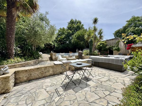 A visiter! Charmante chaumière – Superbe terrain avec piscine
