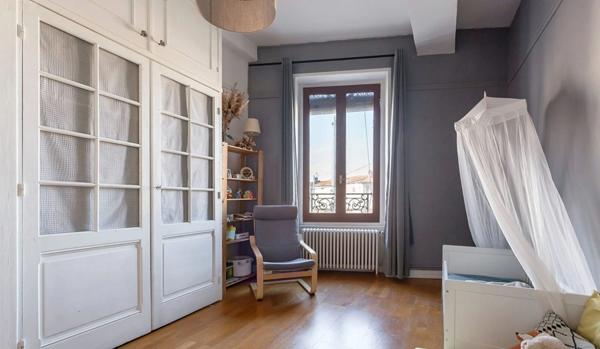 VILLEURBANNE - Appartement de charme T3 de 85 m² – Possibilité T4 – Cachet de l’ancien et faibles charges