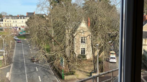APPARTEMENT EN PLEIN CENTRE VILLE VUE JARDIN PUBLIC LUMINEUX ET BIEN DISTRIBUE DE 84 M² CHÂTELLERAULT Réf A.128