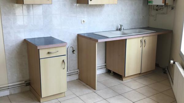 APPARTEMENT EN PLEIN CENTRE VILLE VUE JARDIN PUBLIC LUMINEUX ET BIEN DISTRIBUE DE 84 M² CHÂTELLERAULT Réf A.128