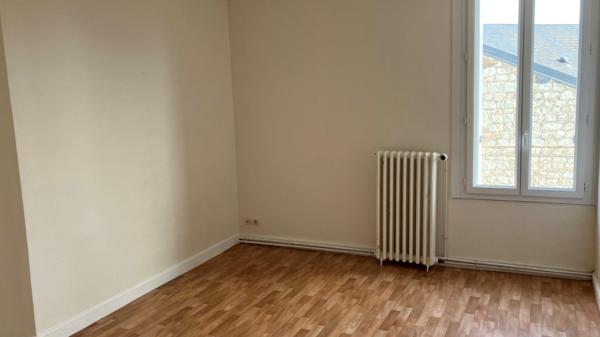 APPARTEMENT EN PLEIN CENTRE VILLE VUE JARDIN PUBLIC LUMINEUX ET BIEN DISTRIBUE DE 84 M² CHÂTELLERAULT Réf A.128