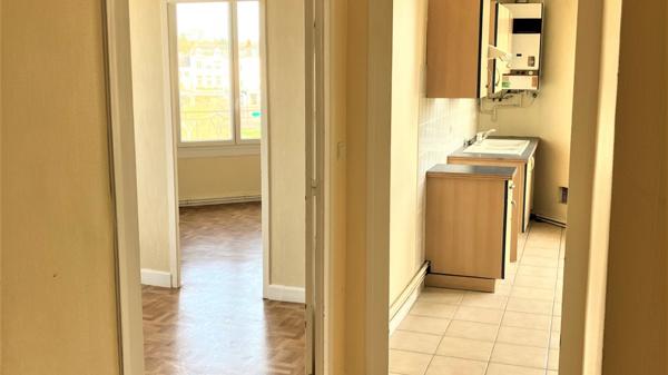 APPARTEMENT EN PLEIN CENTRE VILLE VUE JARDIN PUBLIC LUMINEUX ET BIEN DISTRIBUE DE 84 M² CHÂTELLERAULT Réf A.128
