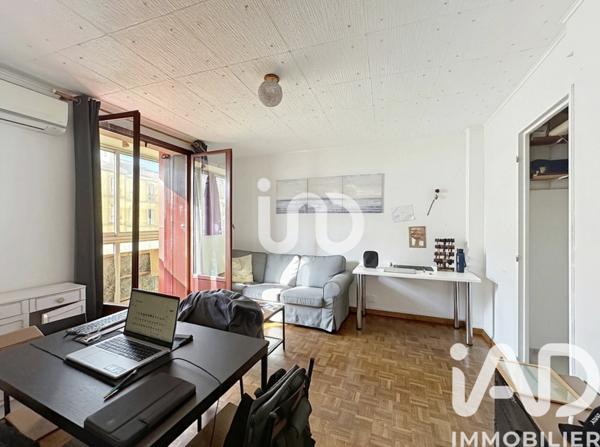 Location appartement 2 pièces 46 m² Marseille 2