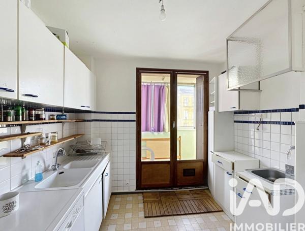 Location appartement 2 pièces 46 m² Marseille 2