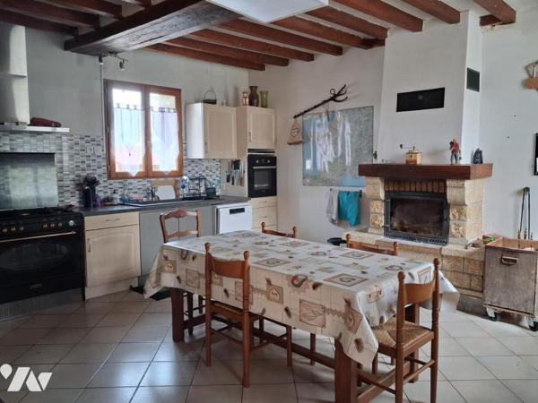 Sur la commune de VILLENEUVE EN PERSEIGNE agréable maison de campagne