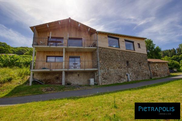 Propriété d'exception en pierres – Domaine de 18 hectares au cœur du Beaujolais