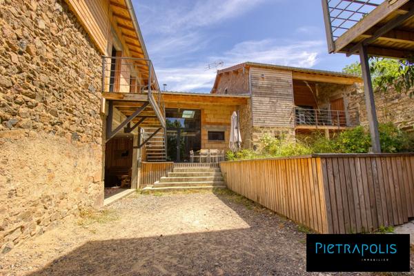 Propriété d'exception en pierres – Domaine de 18 hectares au cœur du Beaujolais
