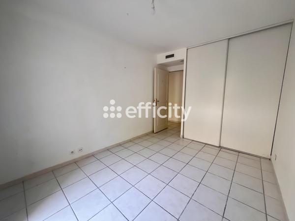 Appartement
         3 pièces
        - 74 m² 325 000 € *