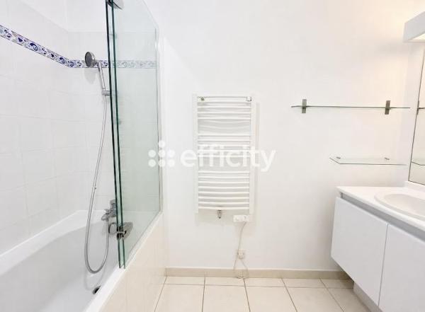 Appartement
         3 pièces
        - 74 m² 325 000 € *