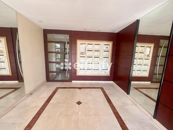 Appartement
         3 pièces
        - 74 m² 325 000 € *