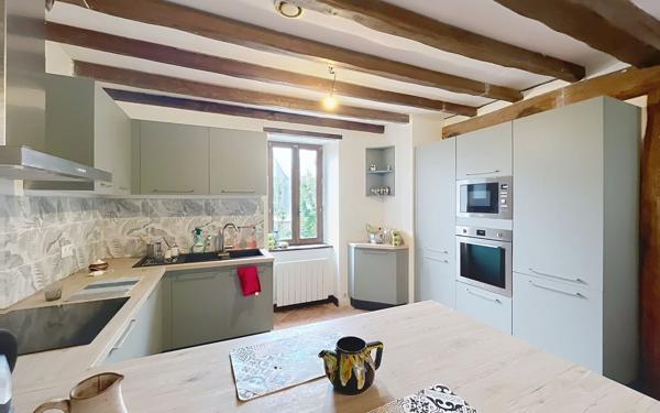 Maison à vendre    5 pièces •  Saint-Germain-des-Fossés